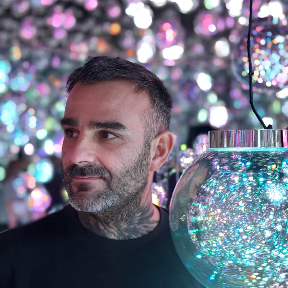 Portrait of Julien Jimenez, founder of SeatMend